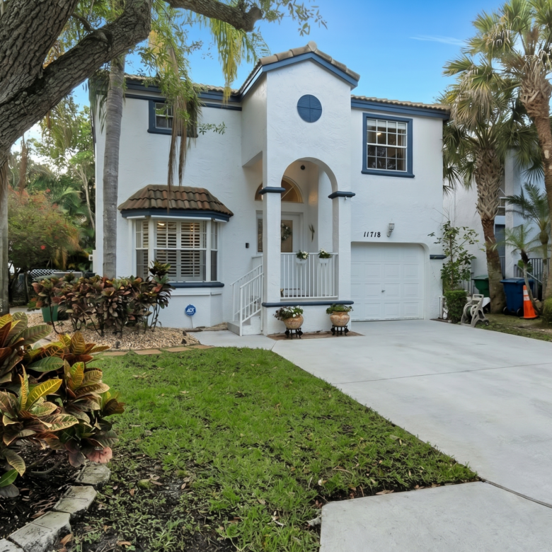Modern Living Meets Comfort in Coral Springs