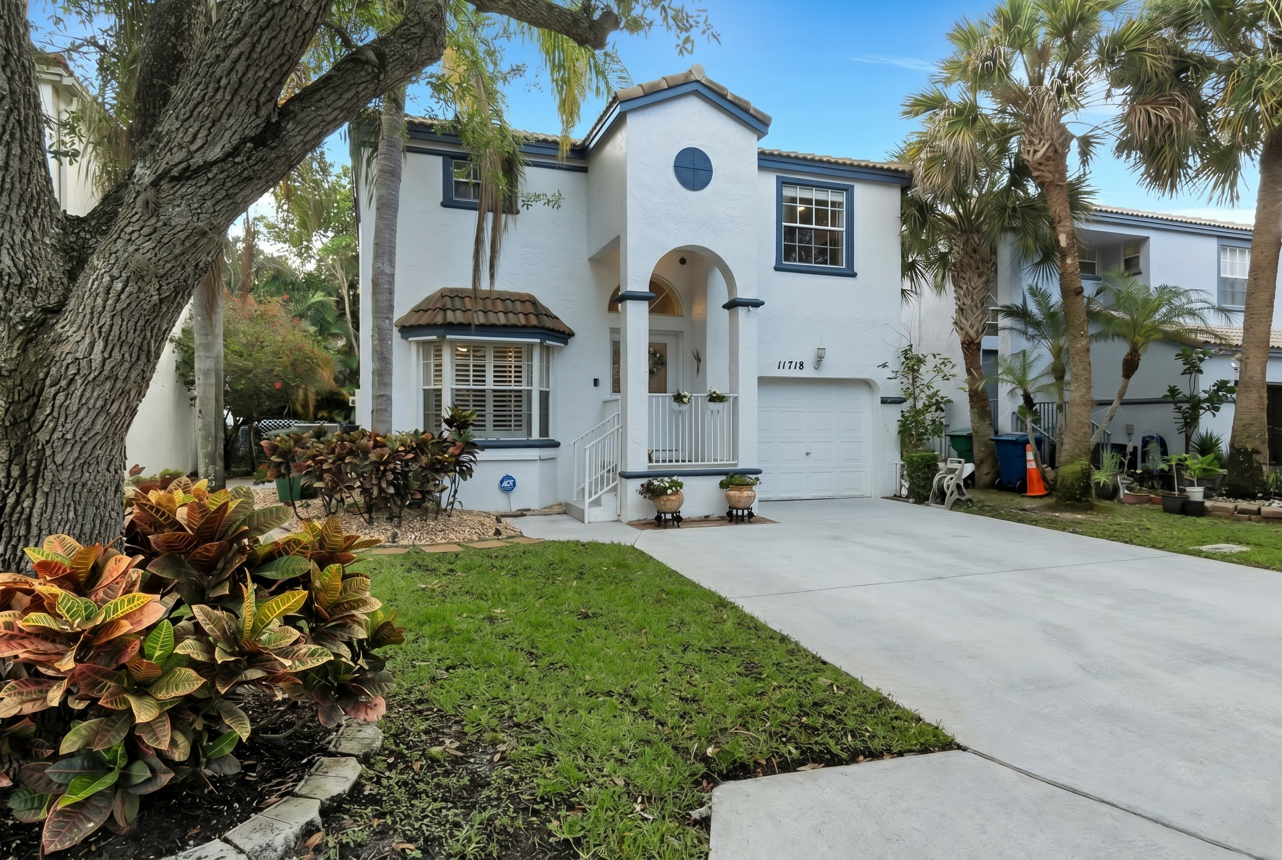 Modern Living Meets Comfort in Coral Springs