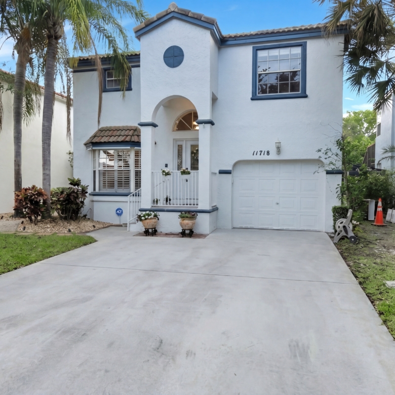 Modern Living Meets Comfort in Coral Springs
