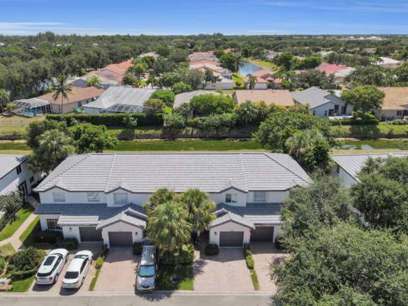 Spacious 3-Bedroom + Loft Townhouse with Water Views in Parkland