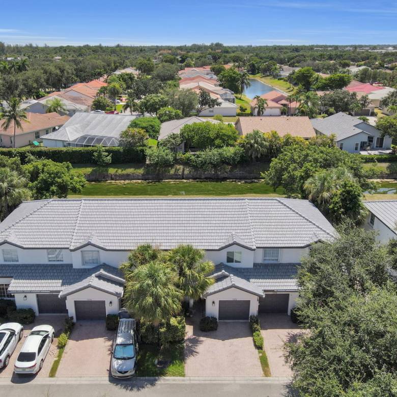 Spacious 3-Bedroom + Loft Townhouse with Water Views in Parkland