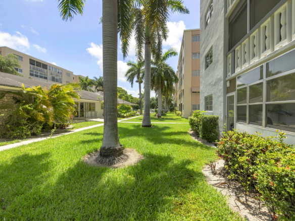 Bright & Spacious Furnished Corner Condo in Hallandale Beach