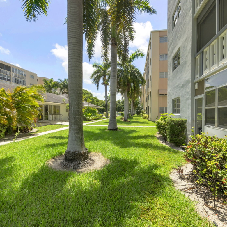 Bright & Spacious Furnished Corner Condo in Hallandale Beach