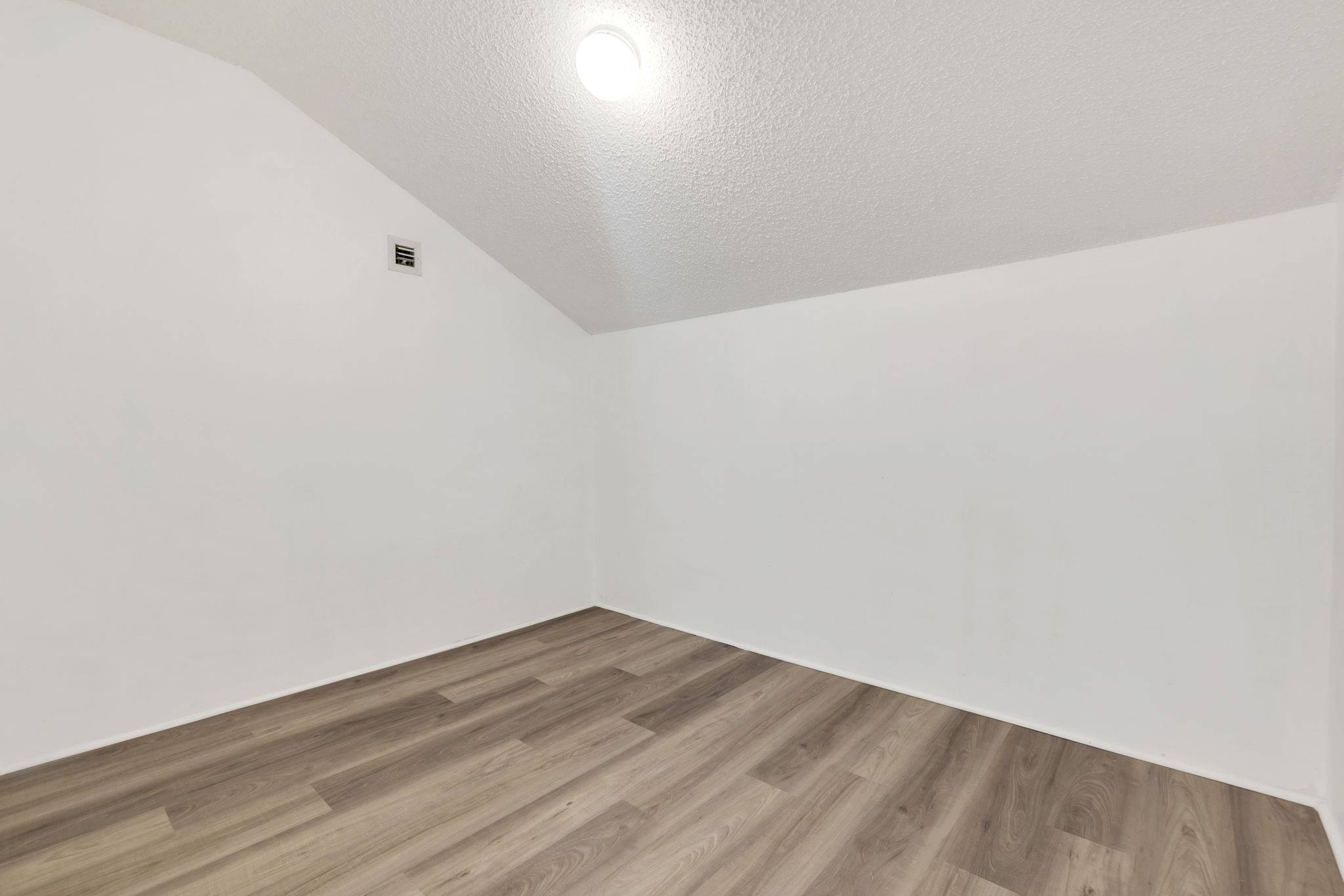10-web-or-mls-DSC07342dsc07342 Spacious 3-Bedroom + Loft Townhouse with Water Views in Parkland