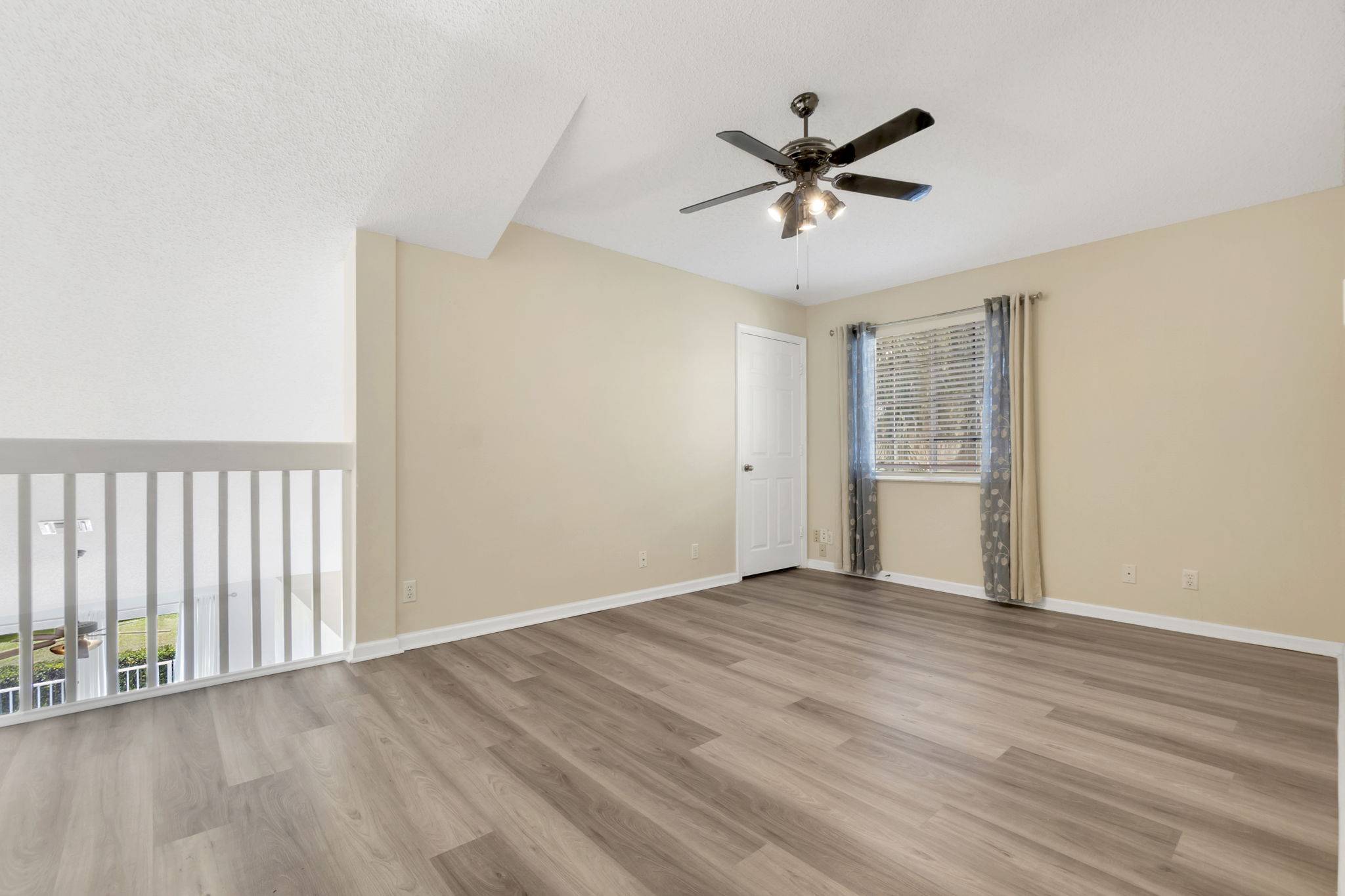 12-web-or-mls-DSC07350dsc07350 Spacious 3-Bedroom + Loft Townhouse with Water Views in Parkland