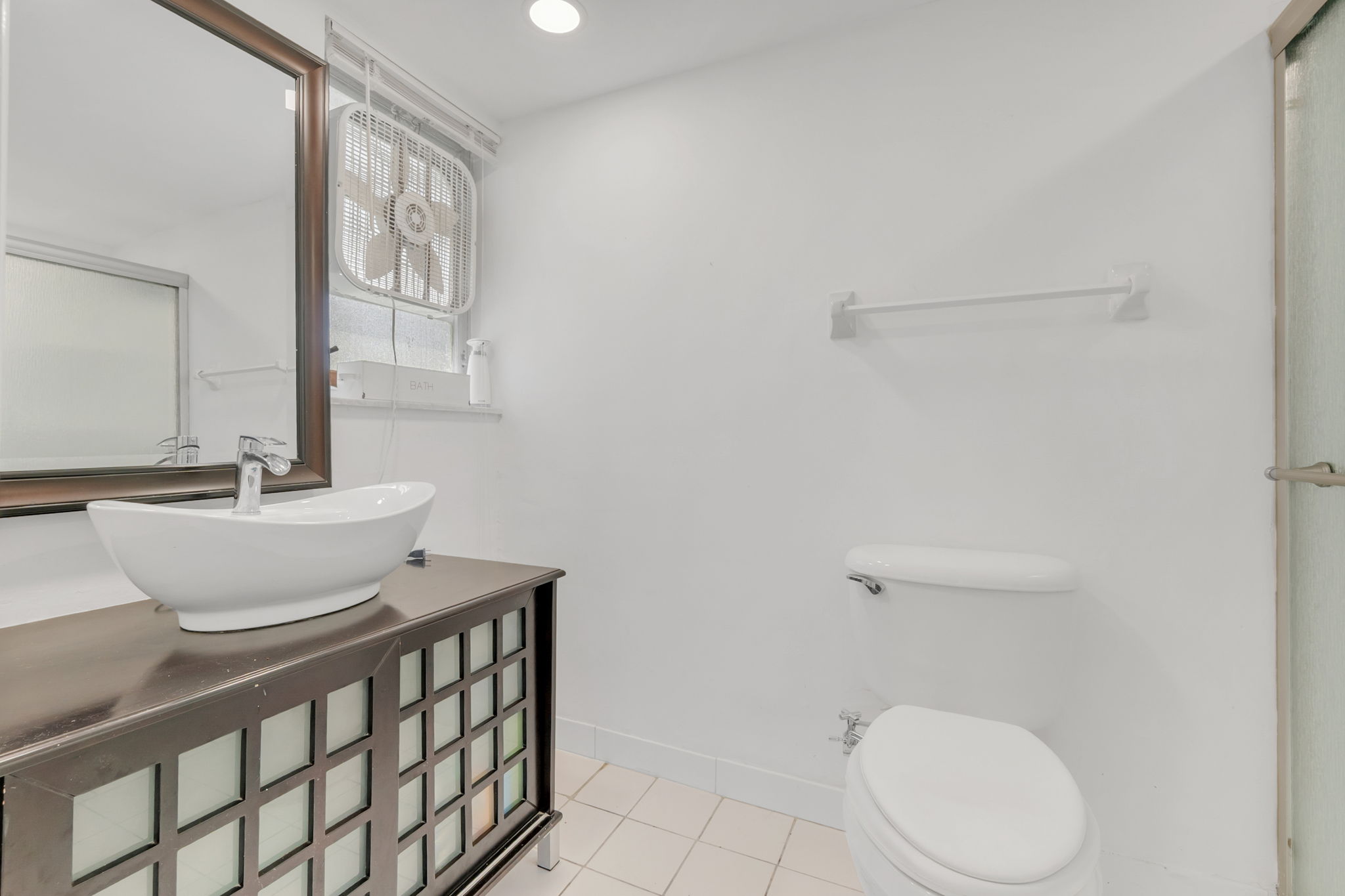 16-web-or-mls-DSC04965dsc04965 Bright & Spacious Furnished Corner Condo in Hallandale Beach