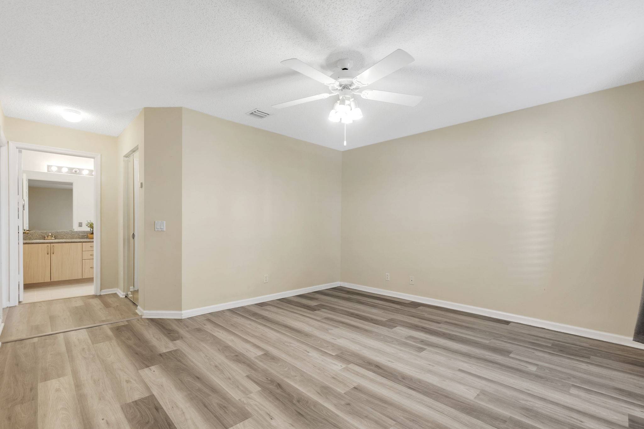 16-web-or-mls-DSC07362dsc07362 Spacious 3-Bedroom + Loft Townhouse with Water Views in Parkland