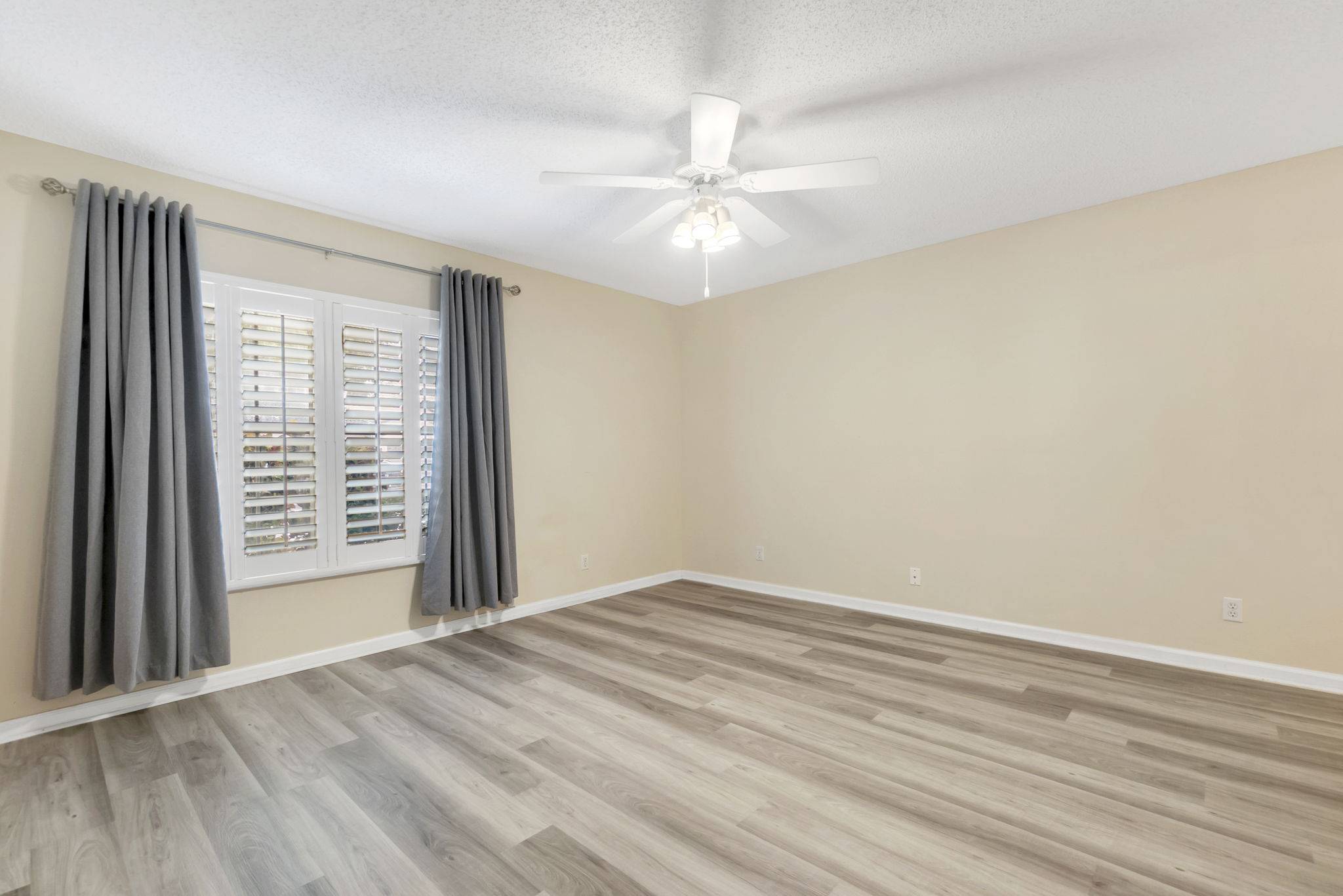 17-web-or-mls-DSC07366dsc07366 Spacious 3-Bedroom + Loft Townhouse with Water Views in Parkland