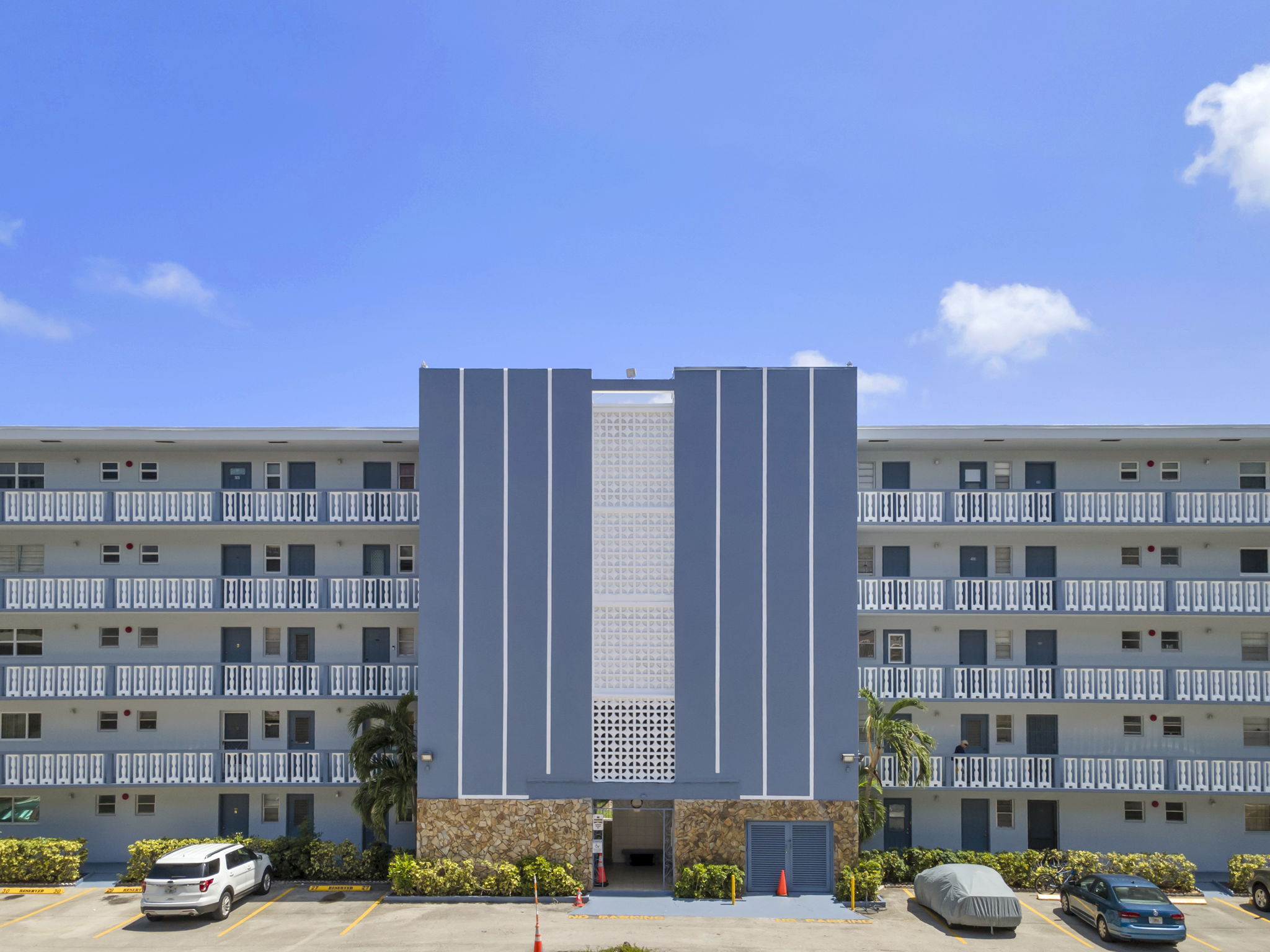 2-web-or-mls-DJI_0158dji_0158 Bright & Spacious Furnished Corner Condo in Hallandale Beach