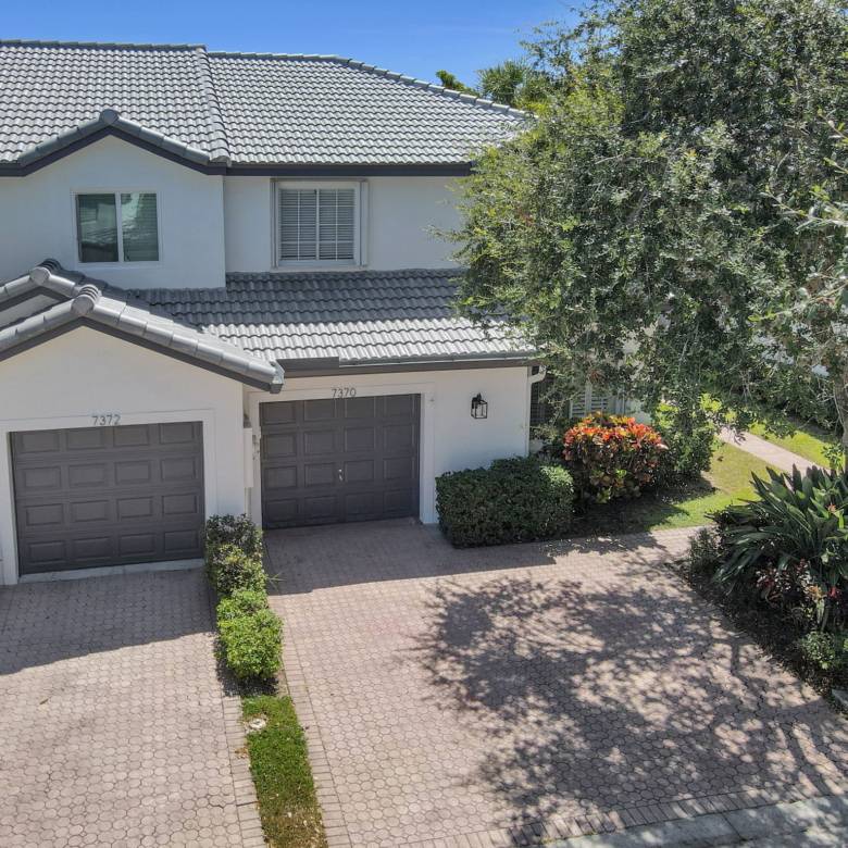 Spacious 3-Bedroom + Loft Townhouse with Water Views in Parkland