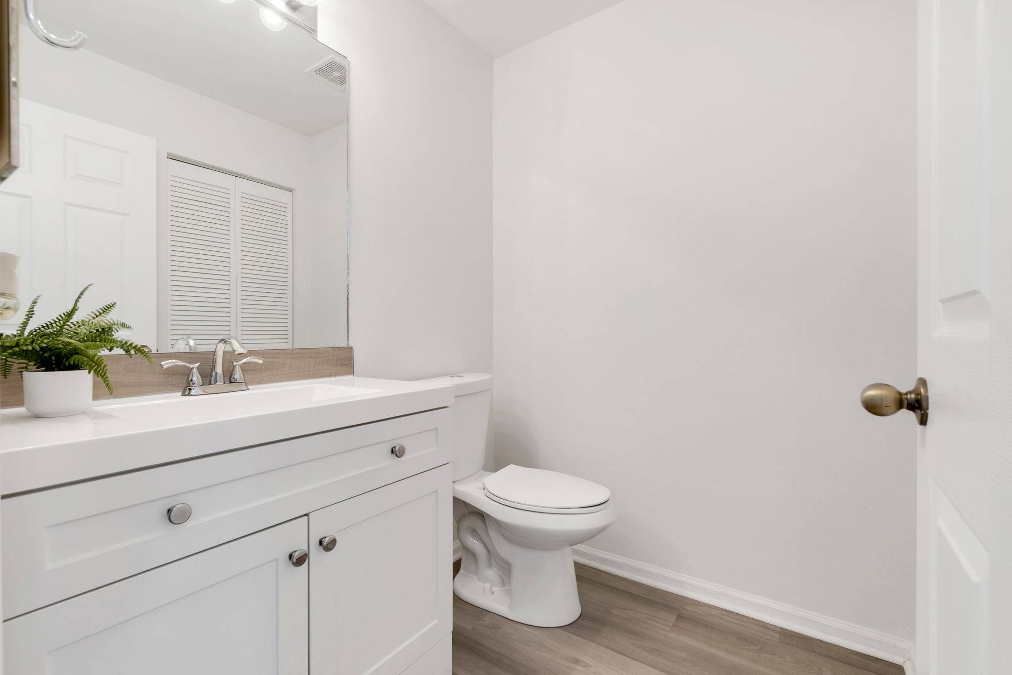 20-web-or-mls-DSC07377dsc07377 Spacious 3-Bedroom + Loft Townhouse with Water Views in Parkland