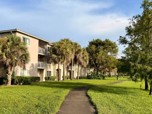 Fully Remodeled Lakeview Condo in Coconut Creek