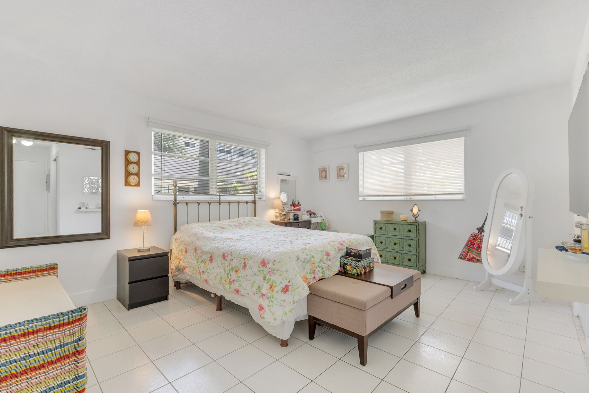 23-web-or-mls-DSC04945dsc04945 Bright & Spacious Furnished Corner Condo in Hallandale Beach