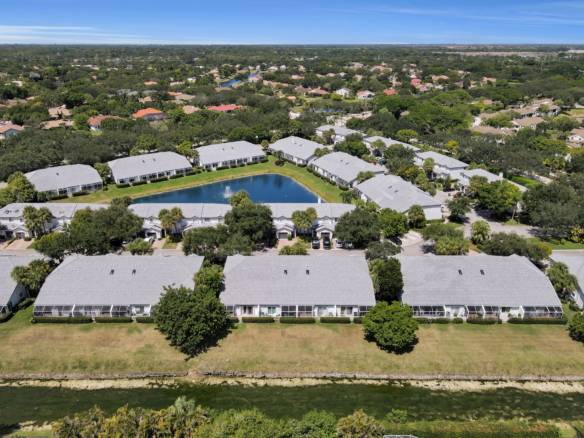 Spacious 3-Bedroom + Loft Townhouse with Water Views in Parkland