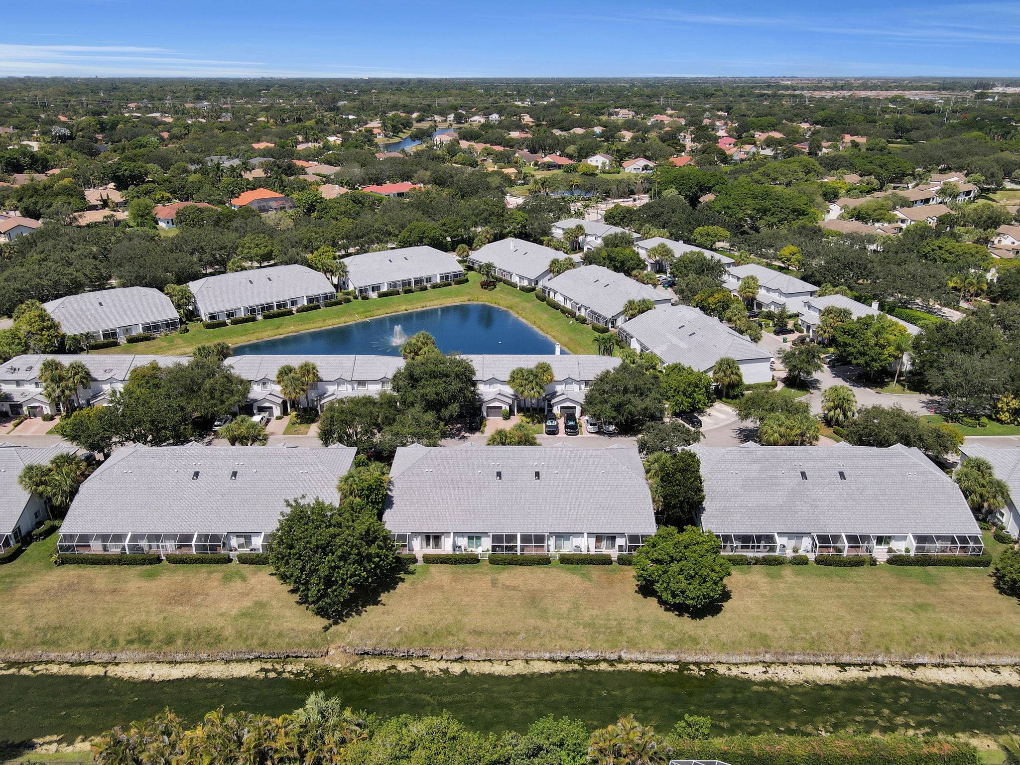 3-web-or-mls-dji_fly_20260818_114950_122_1787068198432_photo Spacious 3-Bedroom + Loft Townhouse with Water Views in Parkland