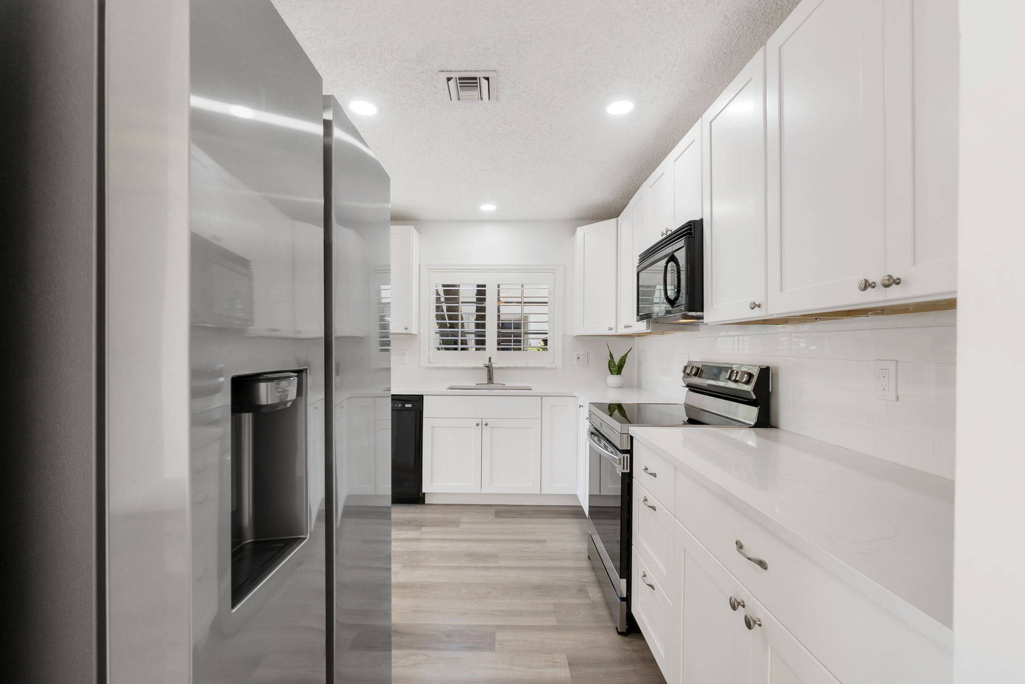 30-web-or-mls-DSC07420dsc07420 Spacious 3-Bedroom + Loft Townhouse with Water Views in Parkland