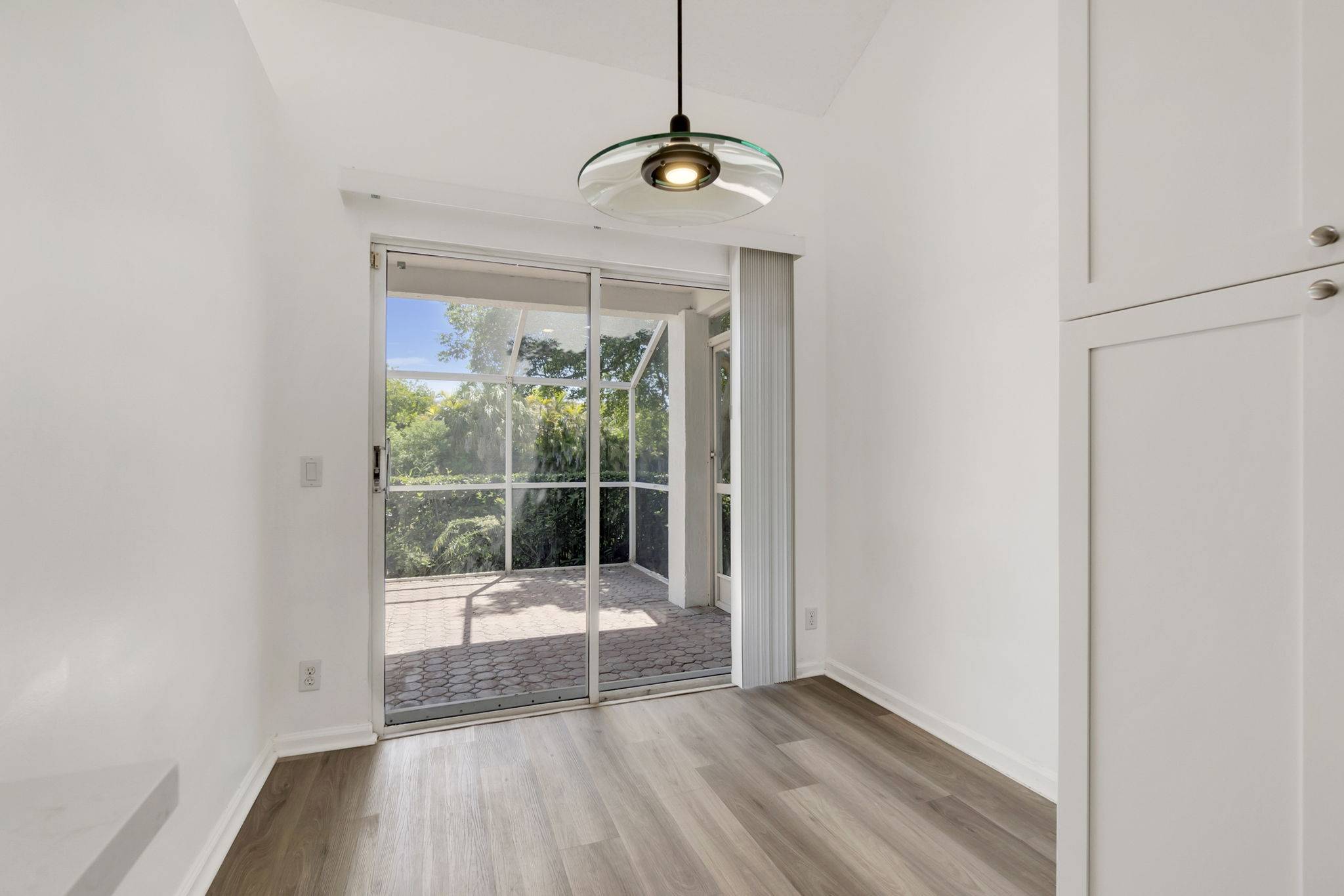 35-web-or-mls-DSC07436dsc07436 Spacious 3-Bedroom + Loft Townhouse with Water Views in Parkland