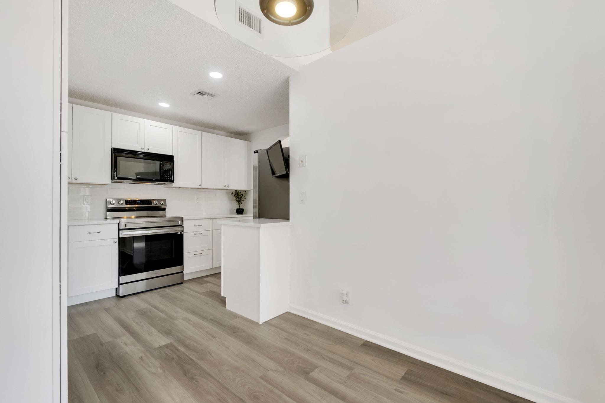36-web-or-mls-DSC07441dsc07441 Spacious 3-Bedroom + Loft Townhouse with Water Views in Parkland