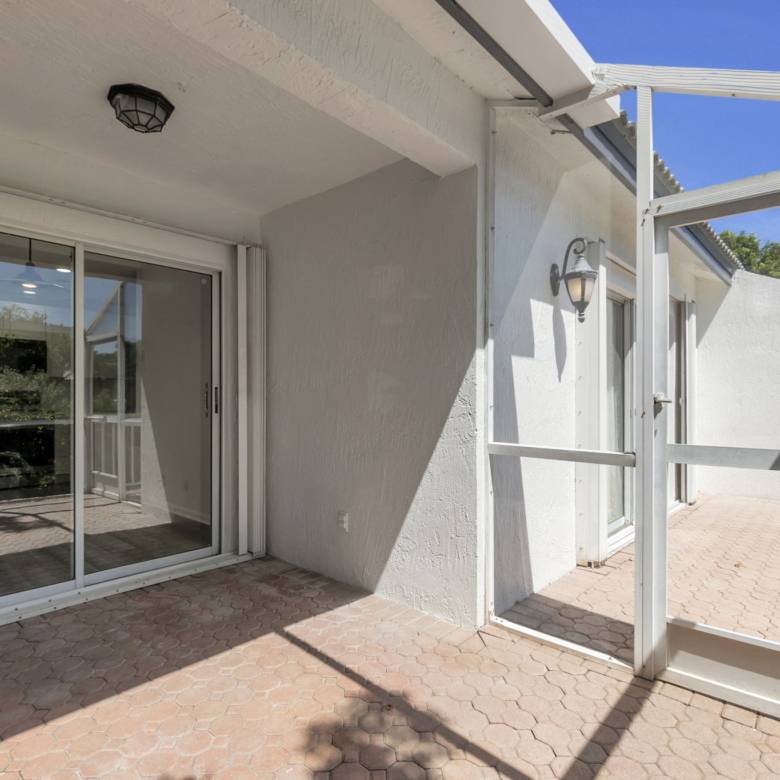 Spacious 3-Bedroom + Loft Townhouse with Water Views in Parkland