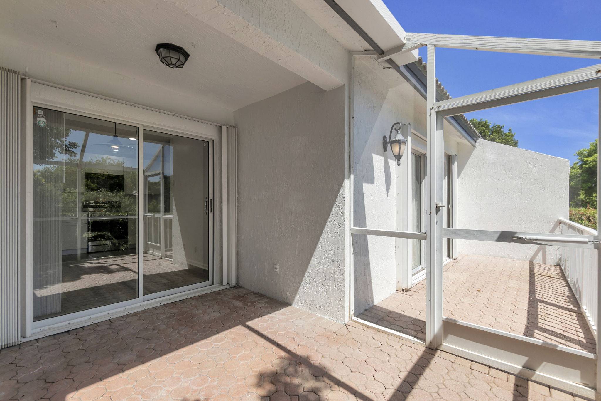 37-web-or-mls-DSC07445dsc07445 Spacious 3-Bedroom + Loft Townhouse with Water Views in Parkland