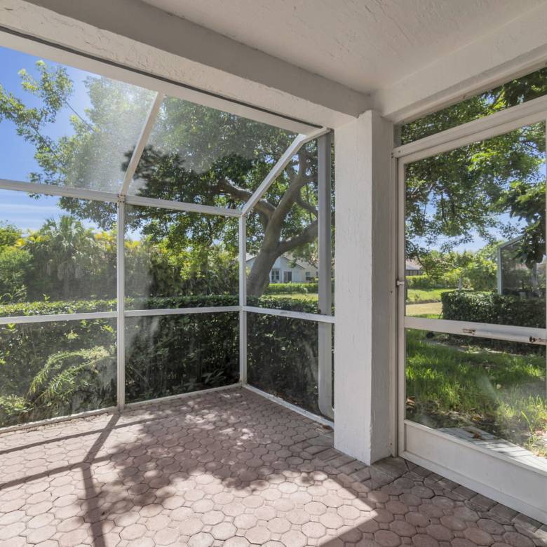 Spacious 3-Bedroom + Loft Townhouse with Water Views in Parkland