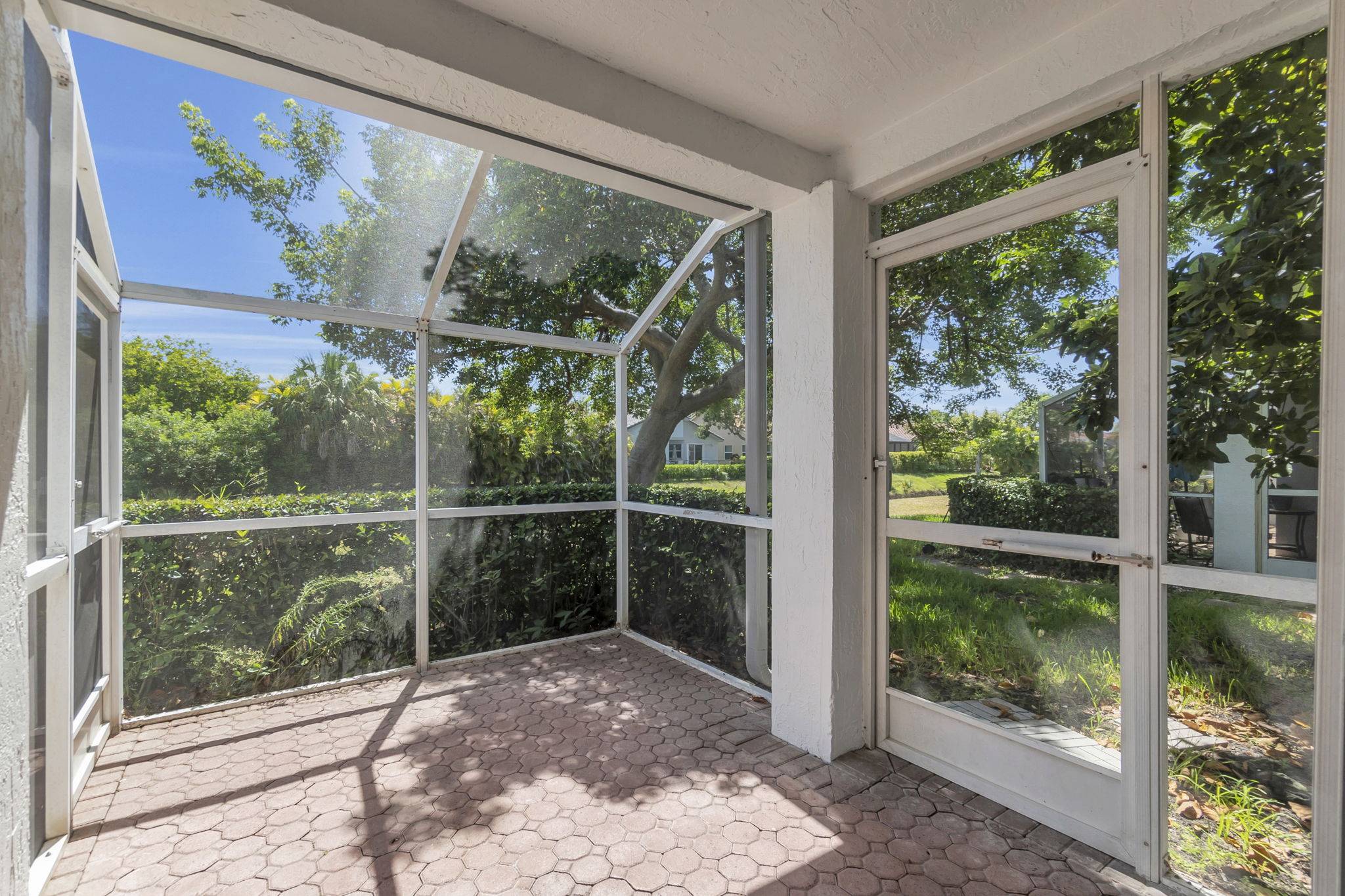 38-web-or-mls-DSC07446dsc07446 Spacious 3-Bedroom + Loft Townhouse with Water Views in Parkland