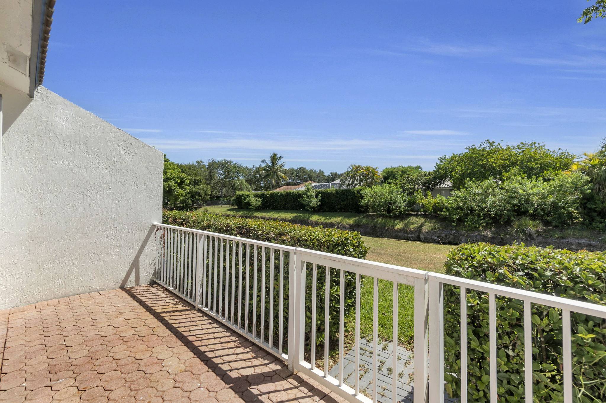 39-web-or-mls-DSC07447dsc07447 Spacious 3-Bedroom + Loft Townhouse with Water Views in Parkland