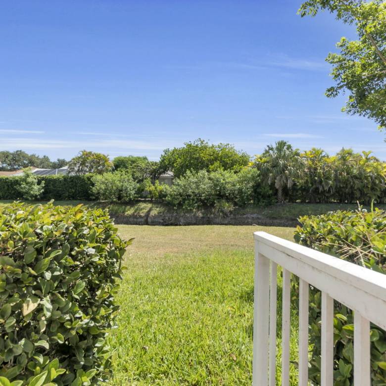 Spacious 3-Bedroom + Loft Townhouse with Water Views in Parkland