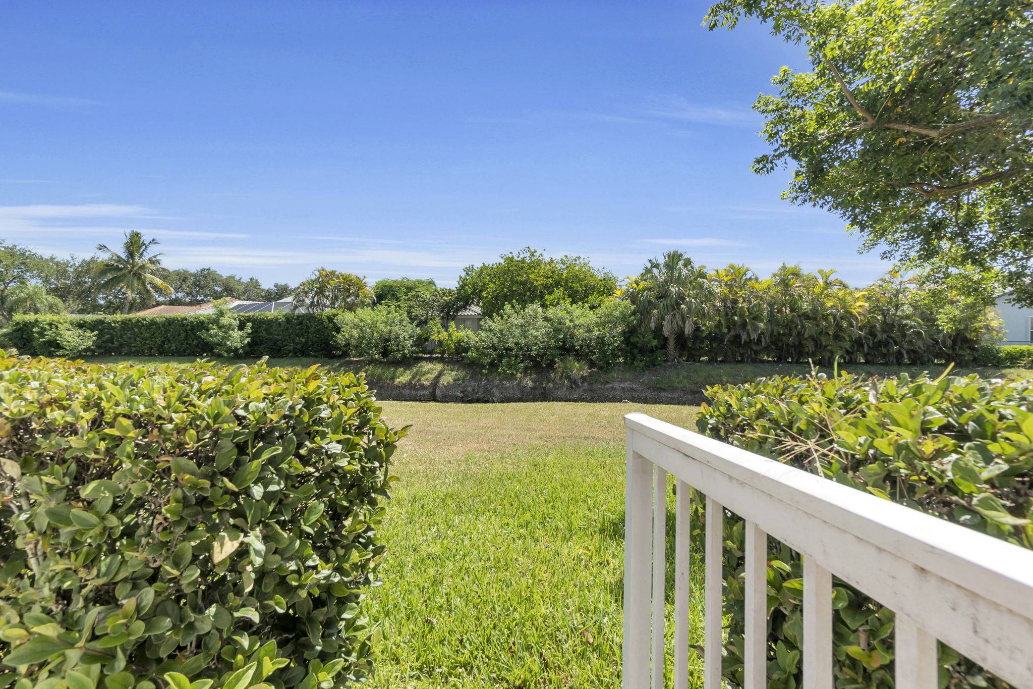 41-web-or-mls-DSC07449dsc07449 Spacious 3-Bedroom + Loft Townhouse with Water Views in Parkland