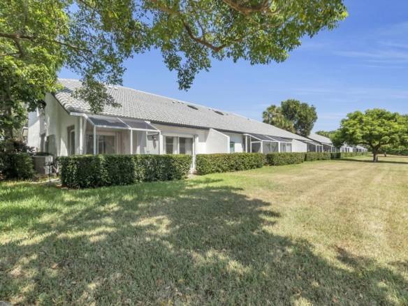 Spacious 3-Bedroom + Loft Townhouse with Water Views in Parkland