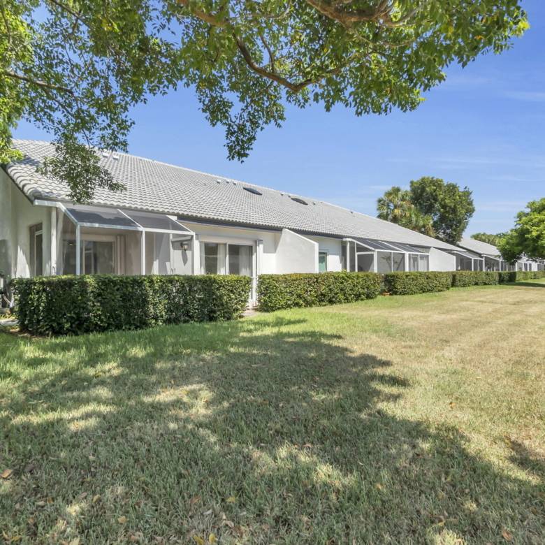 Spacious 3-Bedroom + Loft Townhouse with Water Views in Parkland