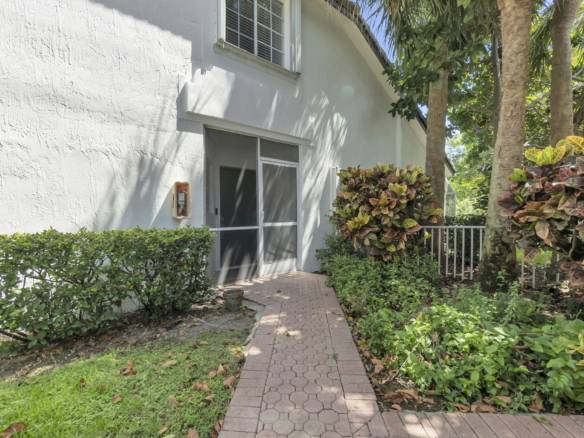 Spacious 3-Bedroom + Loft Townhouse with Water Views in Parkland