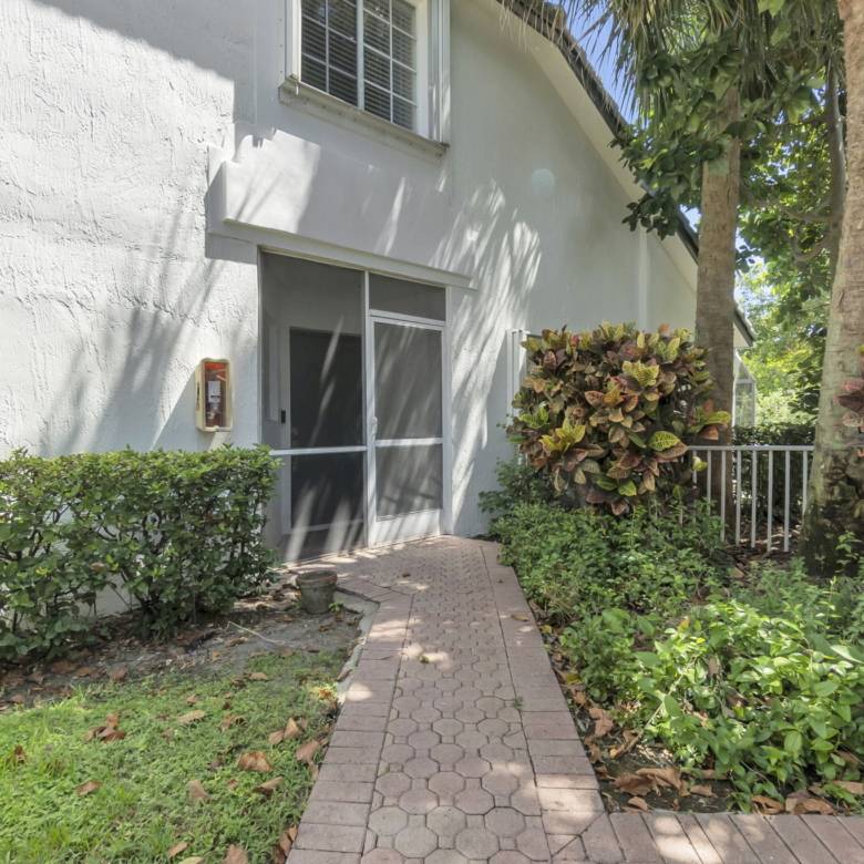Spacious 3-Bedroom + Loft Townhouse with Water Views in Parkland