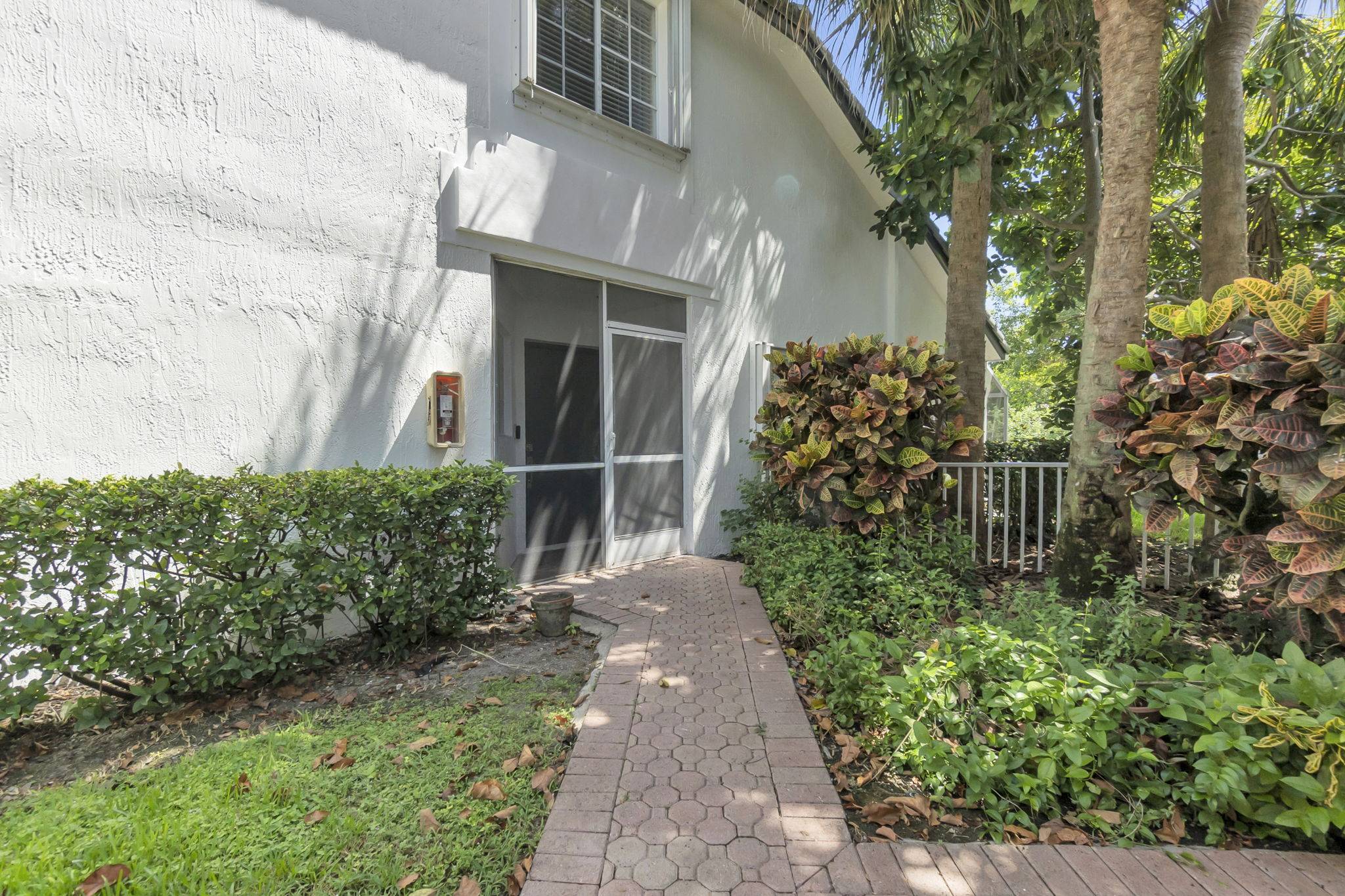 46-web-or-mls-DSC07454dsc07454 Spacious 3-Bedroom + Loft Townhouse with Water Views in Parkland