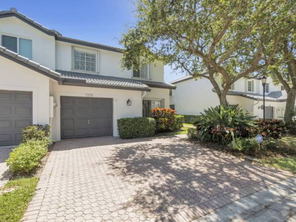 Spacious 3-Bedroom + Loft Townhouse with Water Views in Parkland