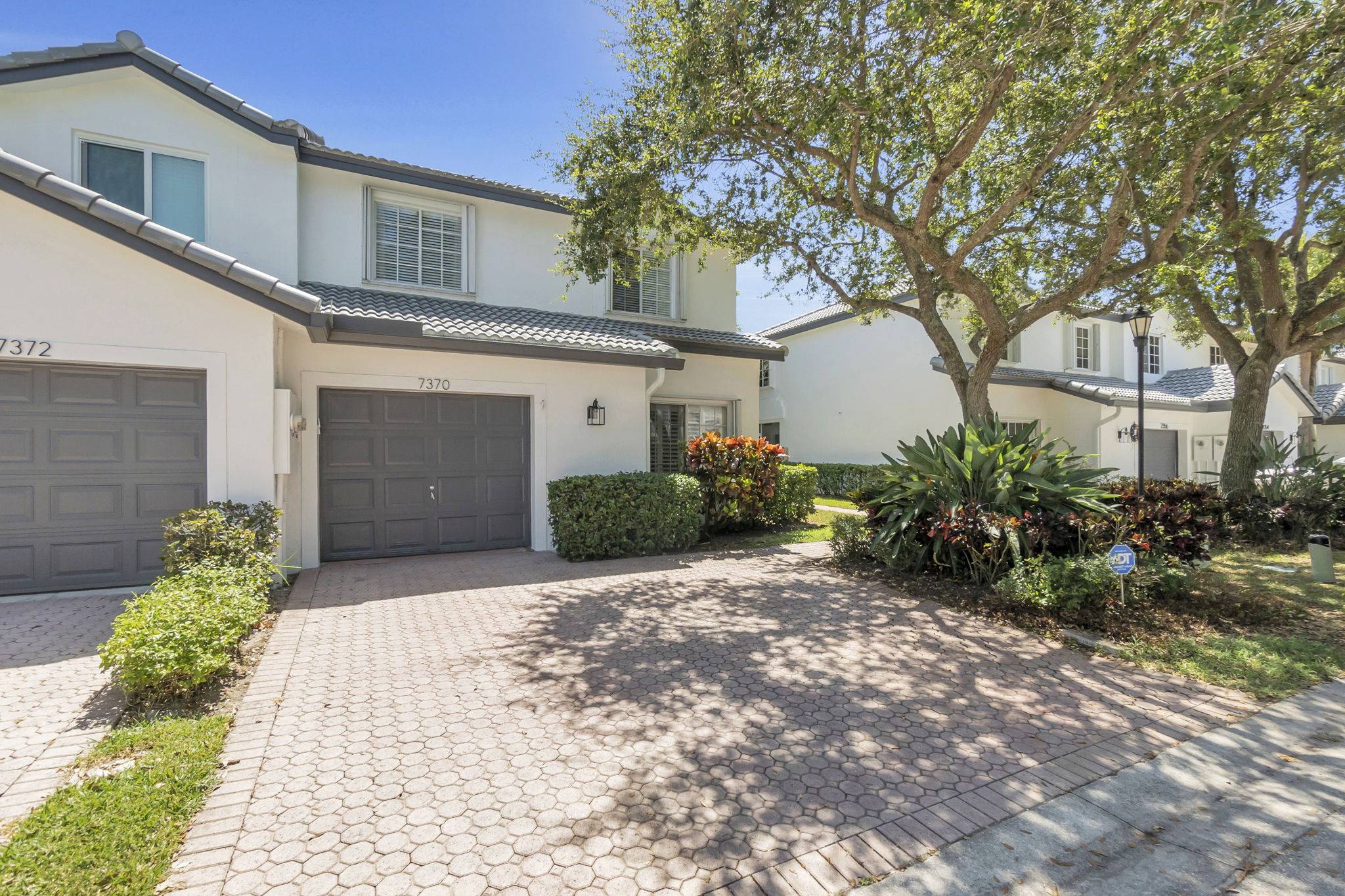 51-web-or-mls-DSC07459dsc07459 Spacious 3-Bedroom + Loft Townhouse with Water Views in Parkland