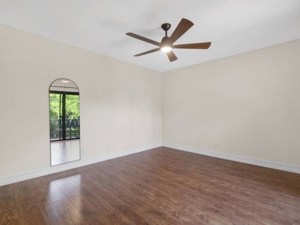 Bright 2-Bed Townhome with Private Courtyard