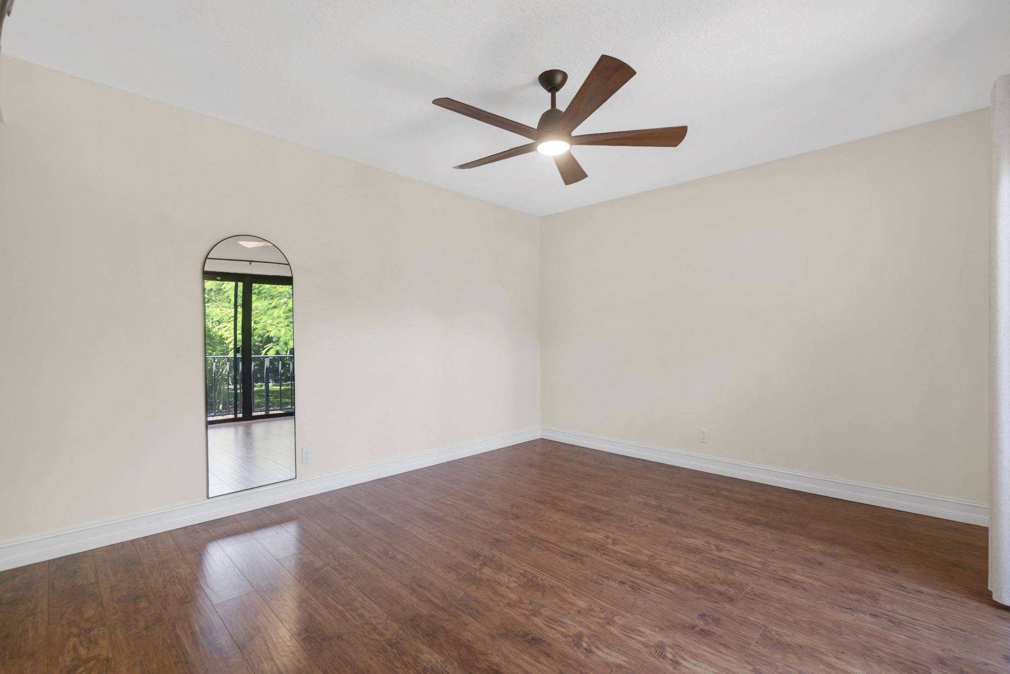 Bright 2-Bed Townhome with Private Courtyard