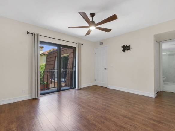 Bright 2-Bed Townhome with Private Courtyard