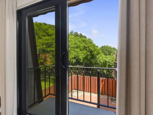 Bright 2-Bed Townhome with Private Courtyard