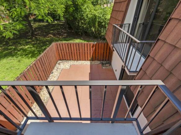 Bright 2-Bed Townhome with Private Courtyard