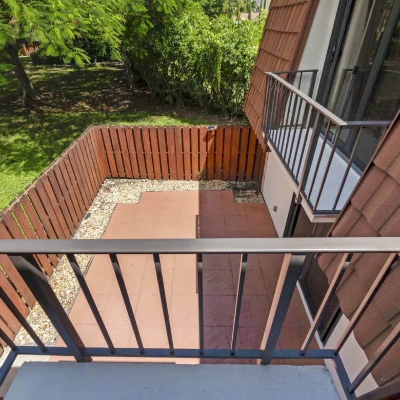 Bright 2-Bed Townhome with Private Courtyard
