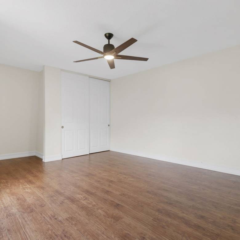 Bright 2-Bed Townhome with Private Courtyard