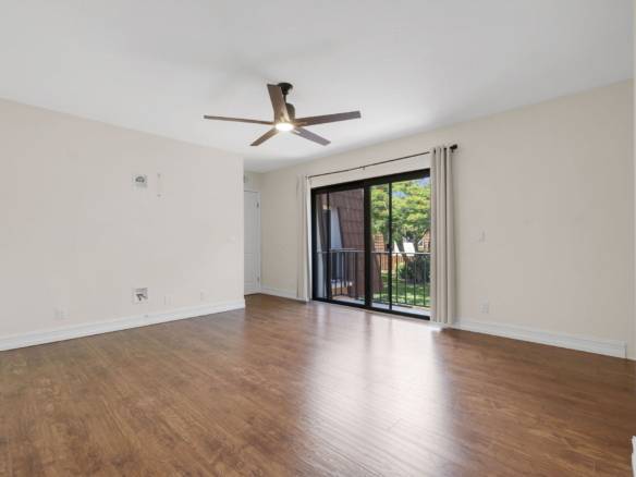 Bright 2-Bed Townhome with Private Courtyard