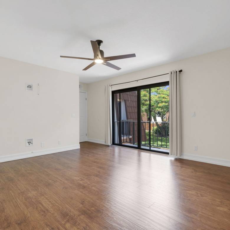 Bright 2-Bed Townhome with Private Courtyard