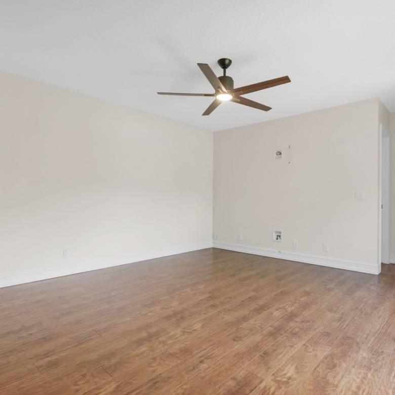 Bright 2-Bed Townhome with Private Courtyard