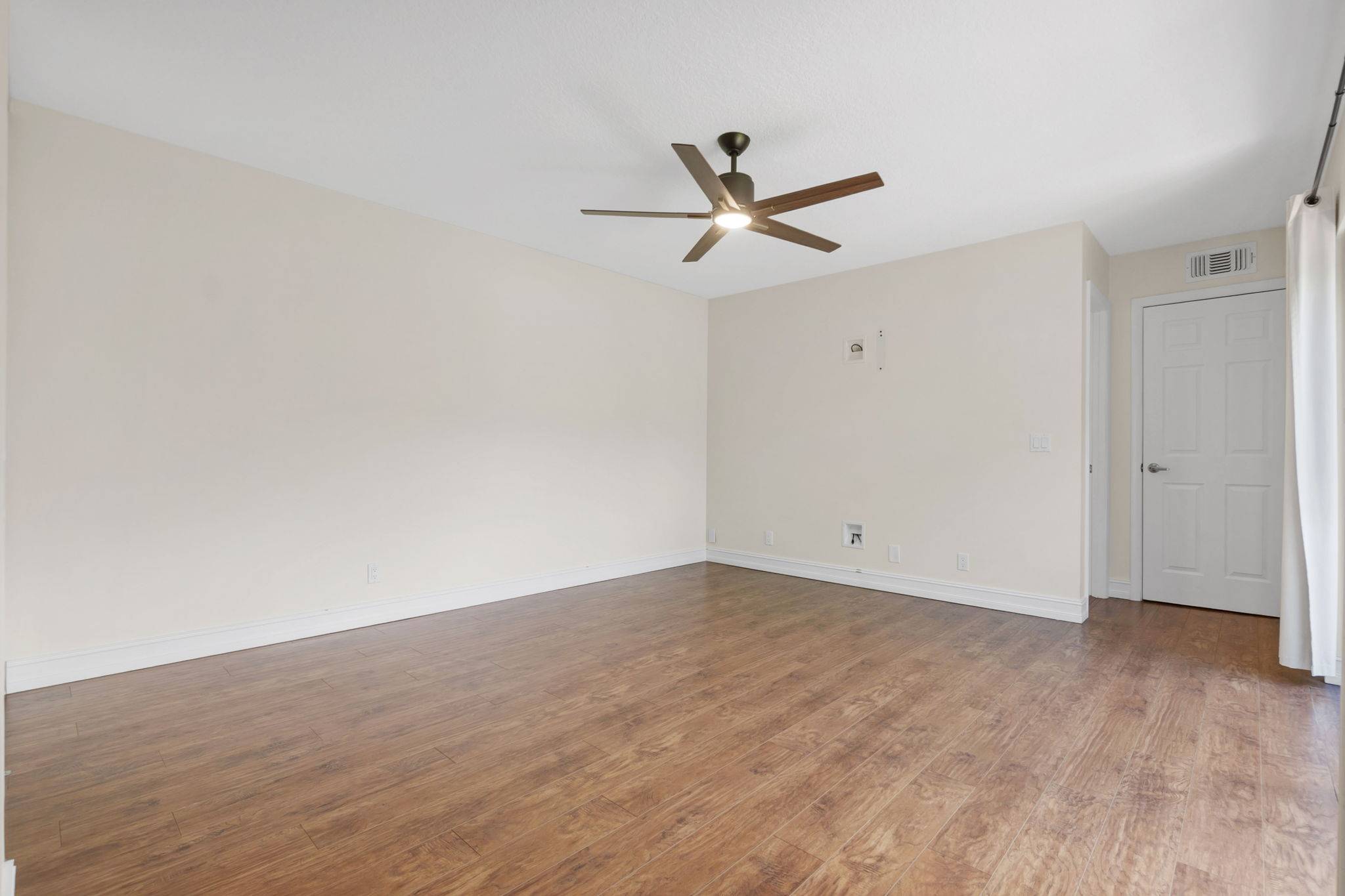 Bright 2-Bed Townhome with Private Courtyard