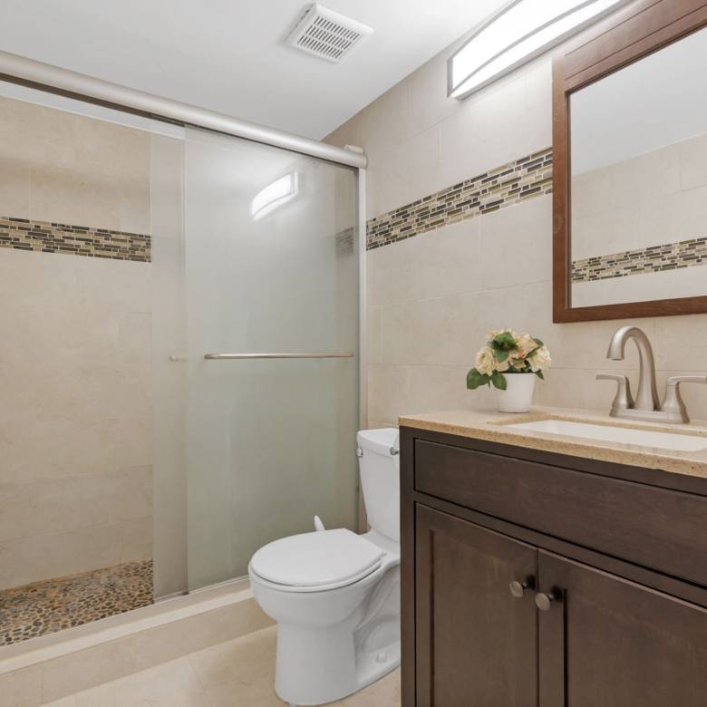 Bright 2-Bed Townhome with Private Courtyard
