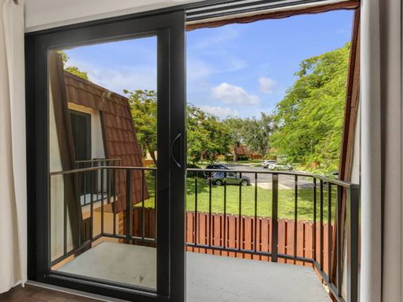 Bright 2-Bed Townhome with Private Courtyard