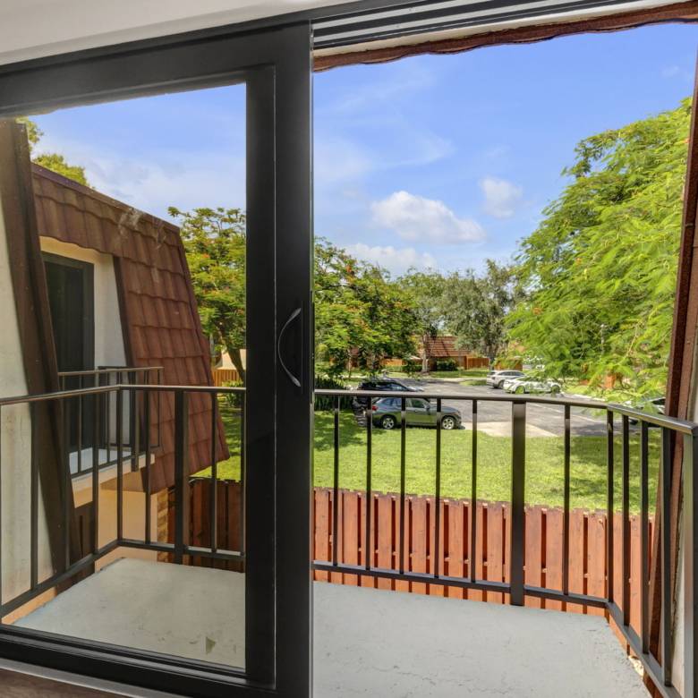 Bright 2-Bed Townhome with Private Courtyard